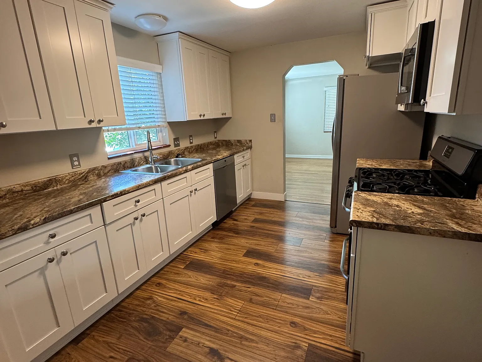 4 bed, 1575 sqft, $2,900 — Photo 3
