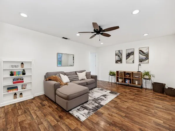 5300 49th St, Sacramento, CA 95820