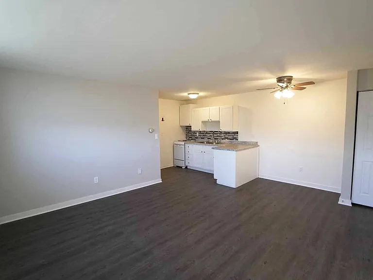 Adrian Apartments (CLO) — Photo 16