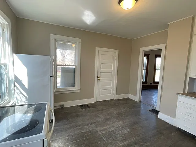 434 1/2 S State Ave — Photo 9