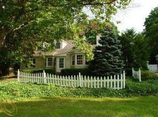 32005 Alameda Dr, Farmington Hills, MI 48336