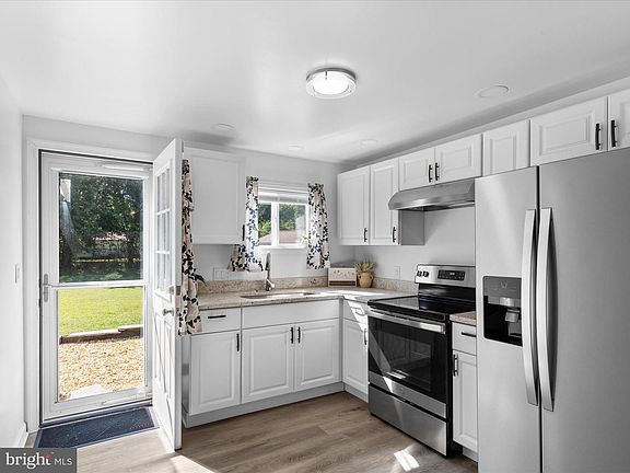 3rd image of 23483 Beckett Rd