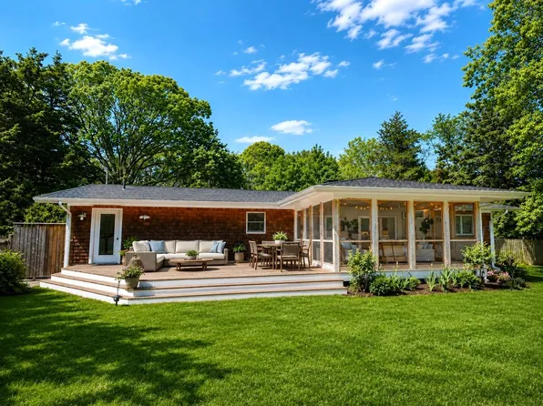 15 N Brander Pkwy, Shelter Island, NY 11964
