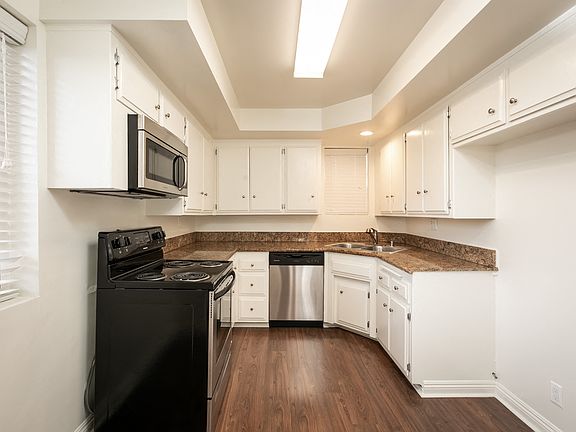 2nd image of 433 N Palm Dr APT 403