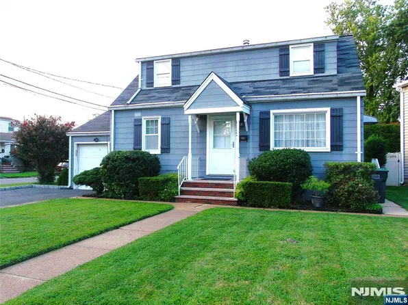 32 Dojean Court, Bergenfield, NJ 07621