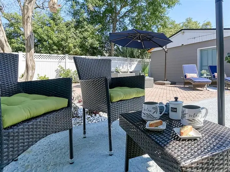 4014 W Palmira Ave — Photo 44