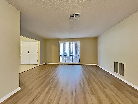 4th image of 117 Crestwood Dr