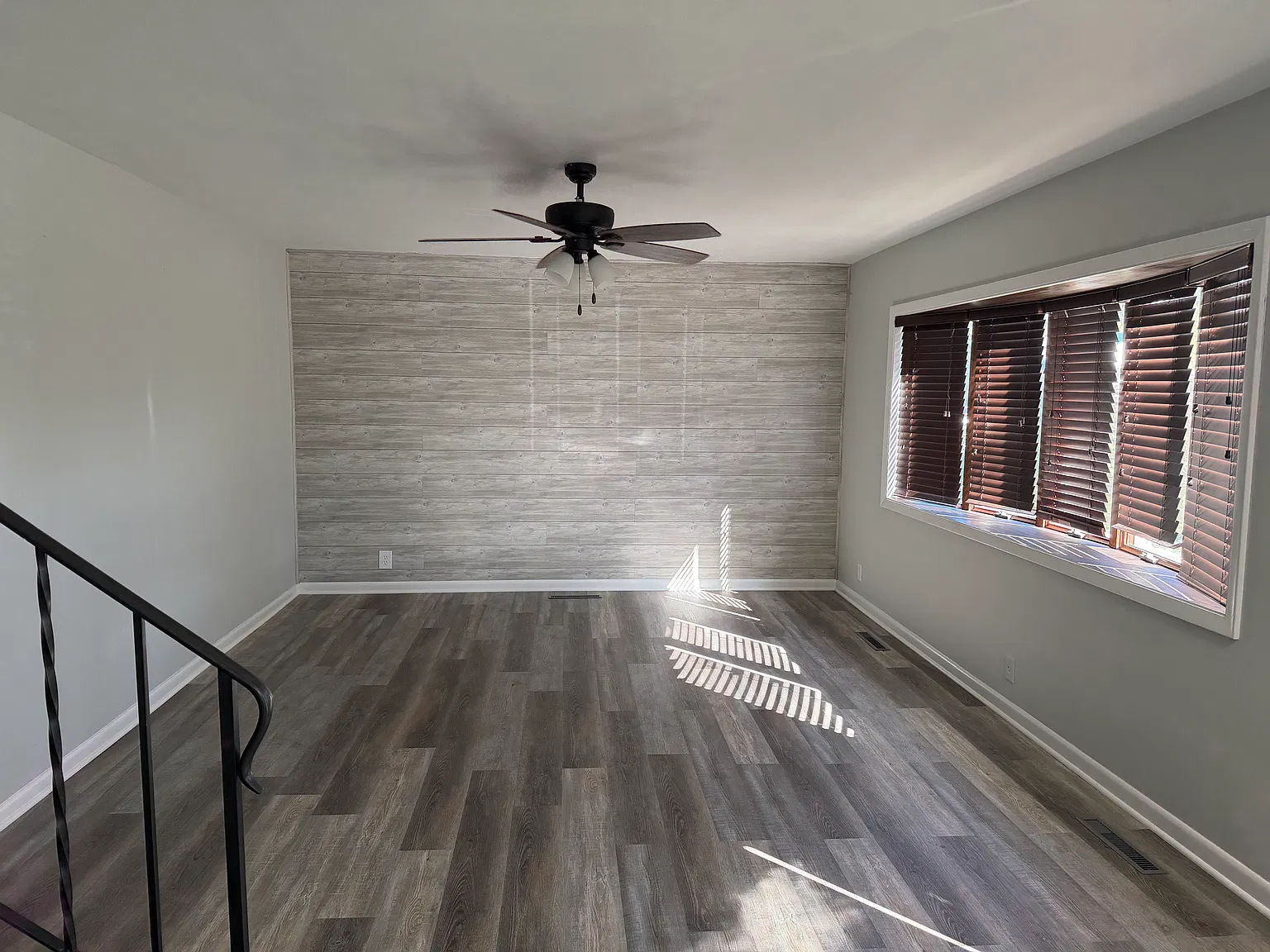 E 4th Pl, Highland — Photo 4