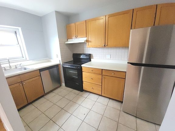 3rd image of 4950 N Marine Dr APT 907