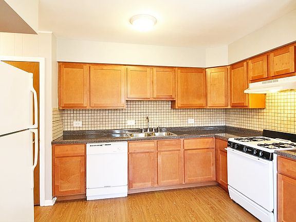 3rd image of 501 N Lombard Ave #1B
