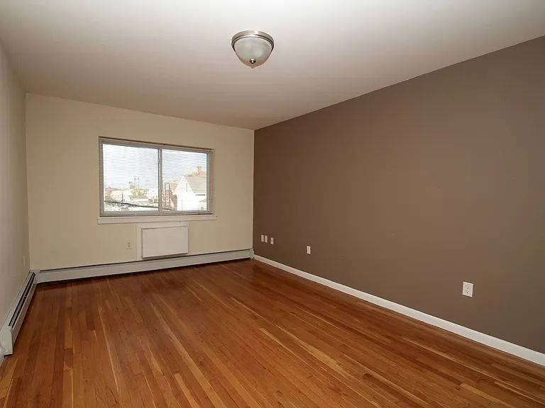 143 1/2 S Main St — Photo 4