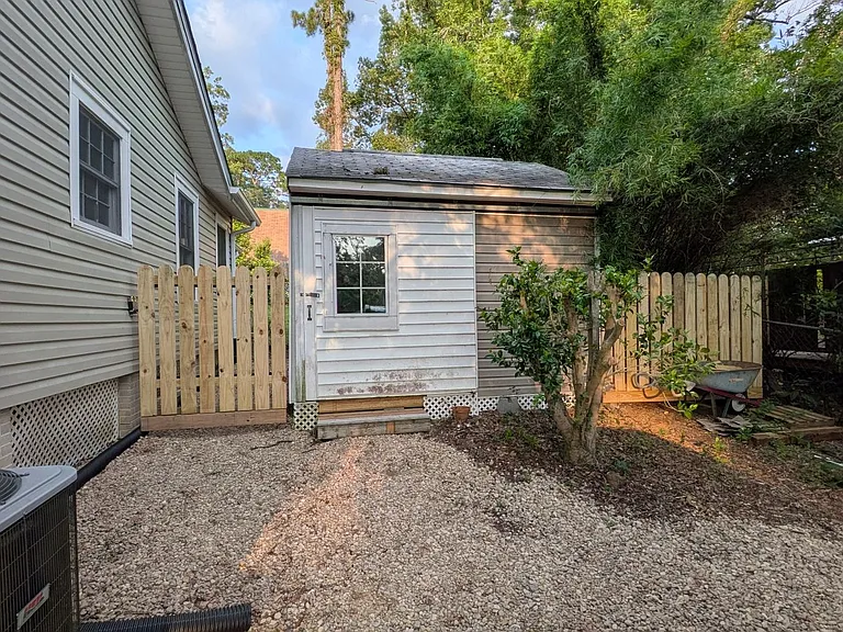 521 Gunter St — Photo 6