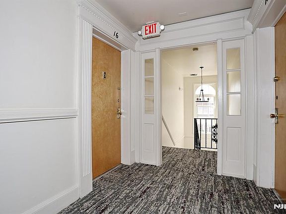 5th image of 565 Grove St APT D16