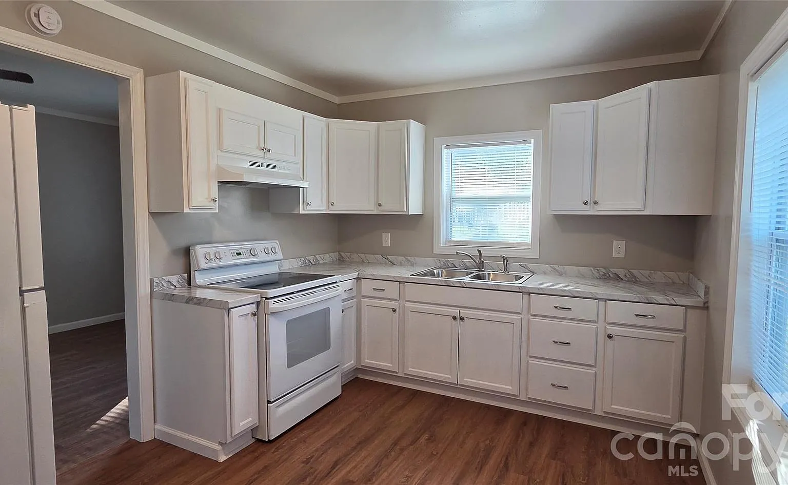 2 bed, 1.0 bath, 680 sqft, $1,200 — Photo 3