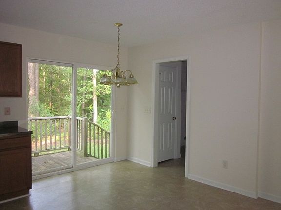 5th image of 140 Chatham Cir