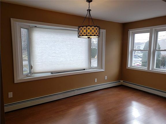 5th image of 17 Royal Ave