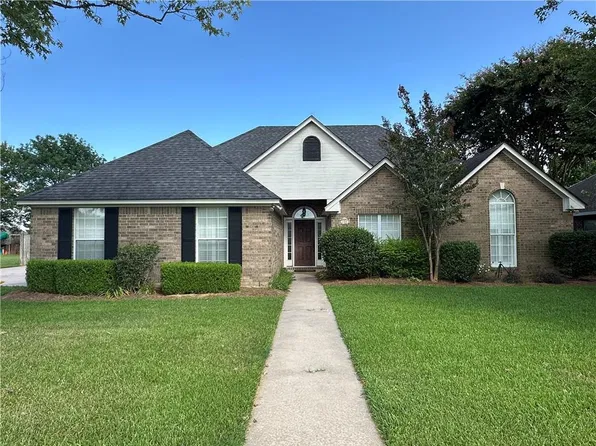 102 Chinquapin Cir, Natchitoches, LA 71457