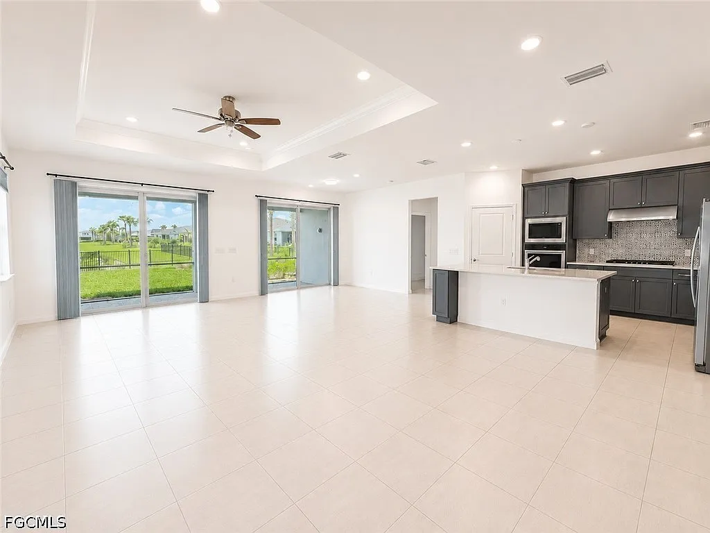 3 bed, 3.0 bath, 2163 sqft, $3,000 — Photo 3