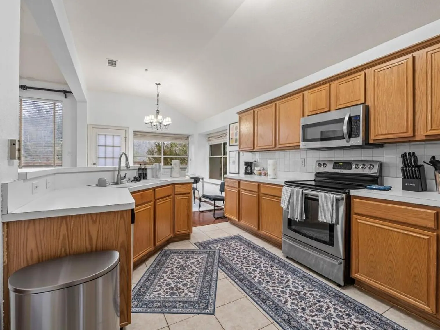 4 bed, 2097 sqft, $2,700 — Photo 4
