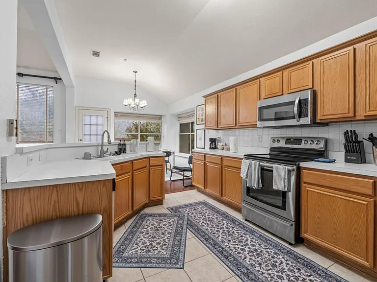 7710 Brookview Dr — Photo 4