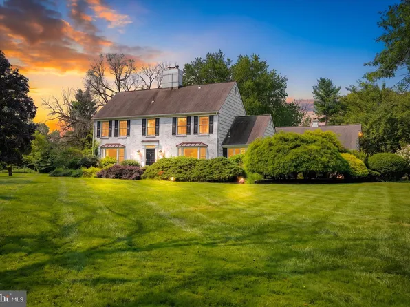 25 Arvida Dr, Pennington, NJ 08534