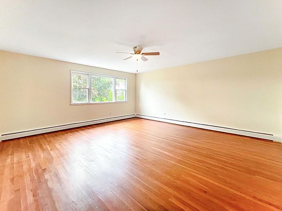 3rd image of 164 Vredenburgh Ave #2