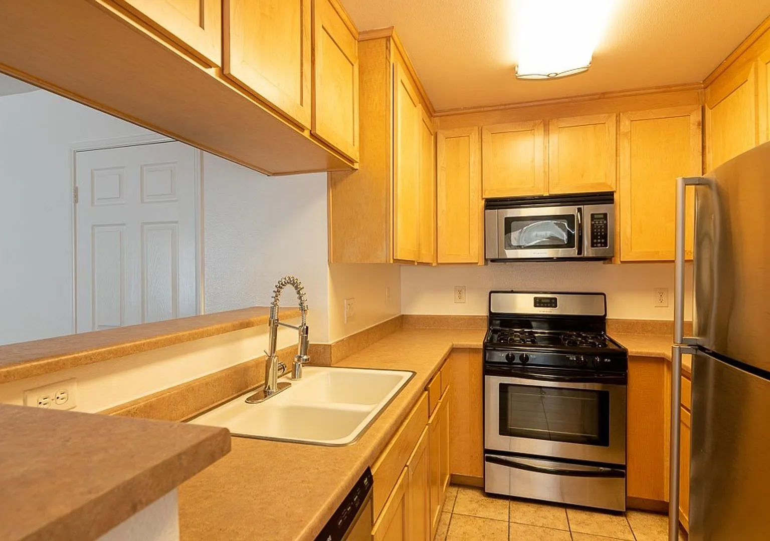 3610 Motor Apartments — Photo 4