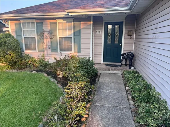 225 Malvern Ln, Harahan, LA 70123