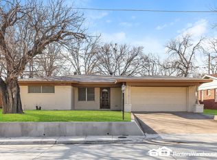 913 NE 15th St, Grand Prairie, TX 75050