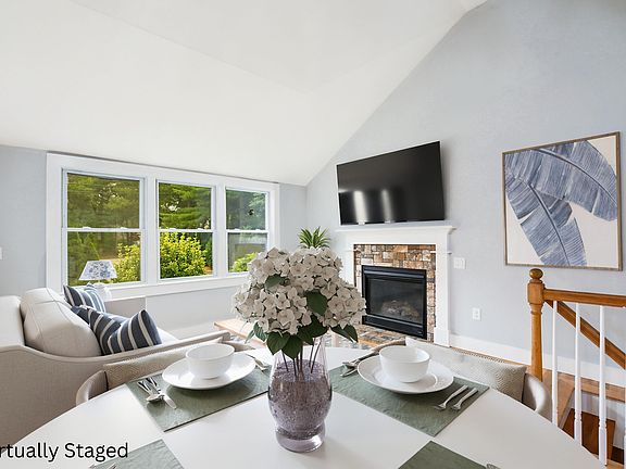 4th image of 620 Boxberry Hill Road