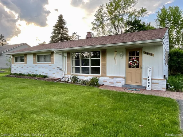 5817 Everest Dr, Clarkston, MI 48346