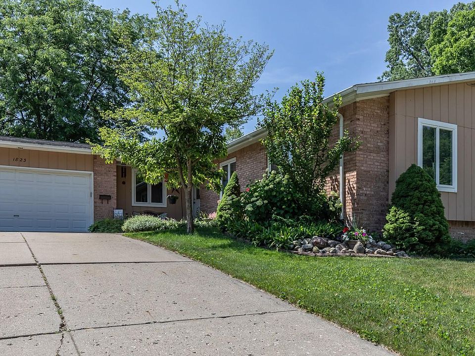 1st image of 1823 Briarwood Dr