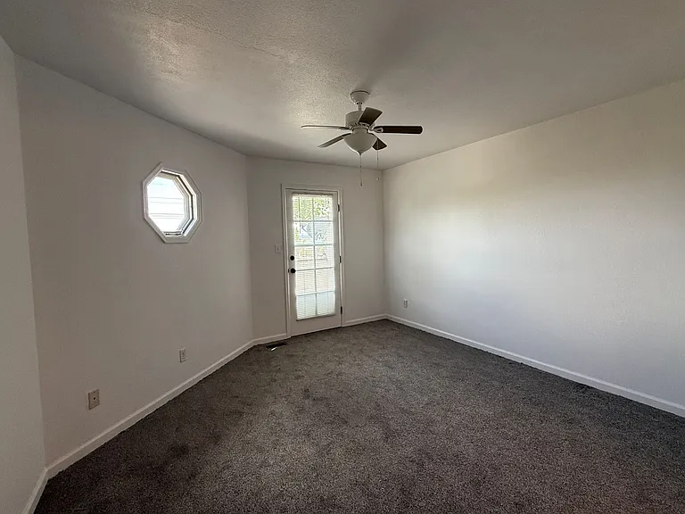Elbow Dr W 228-230 — Photo 7