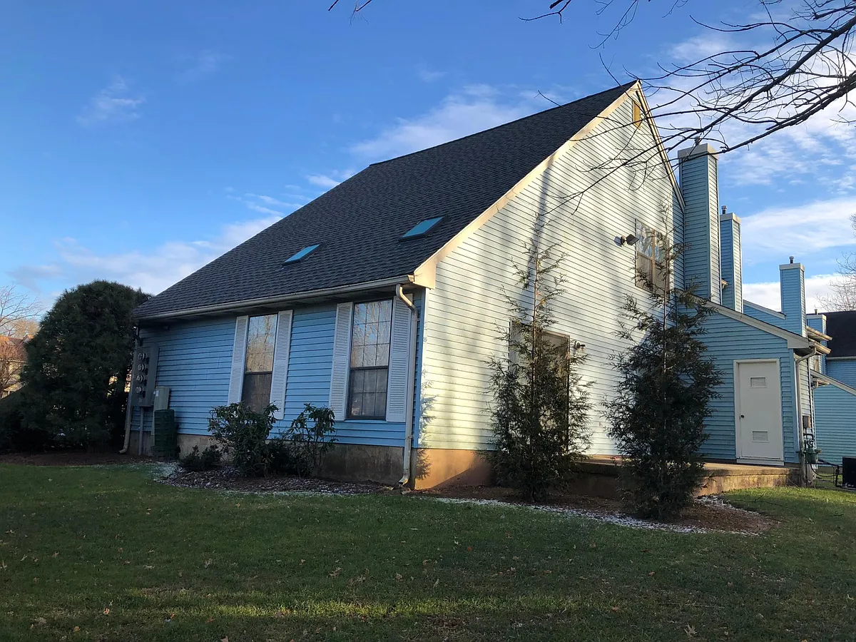 Building Photo - 1506 Maplecrest Rd
