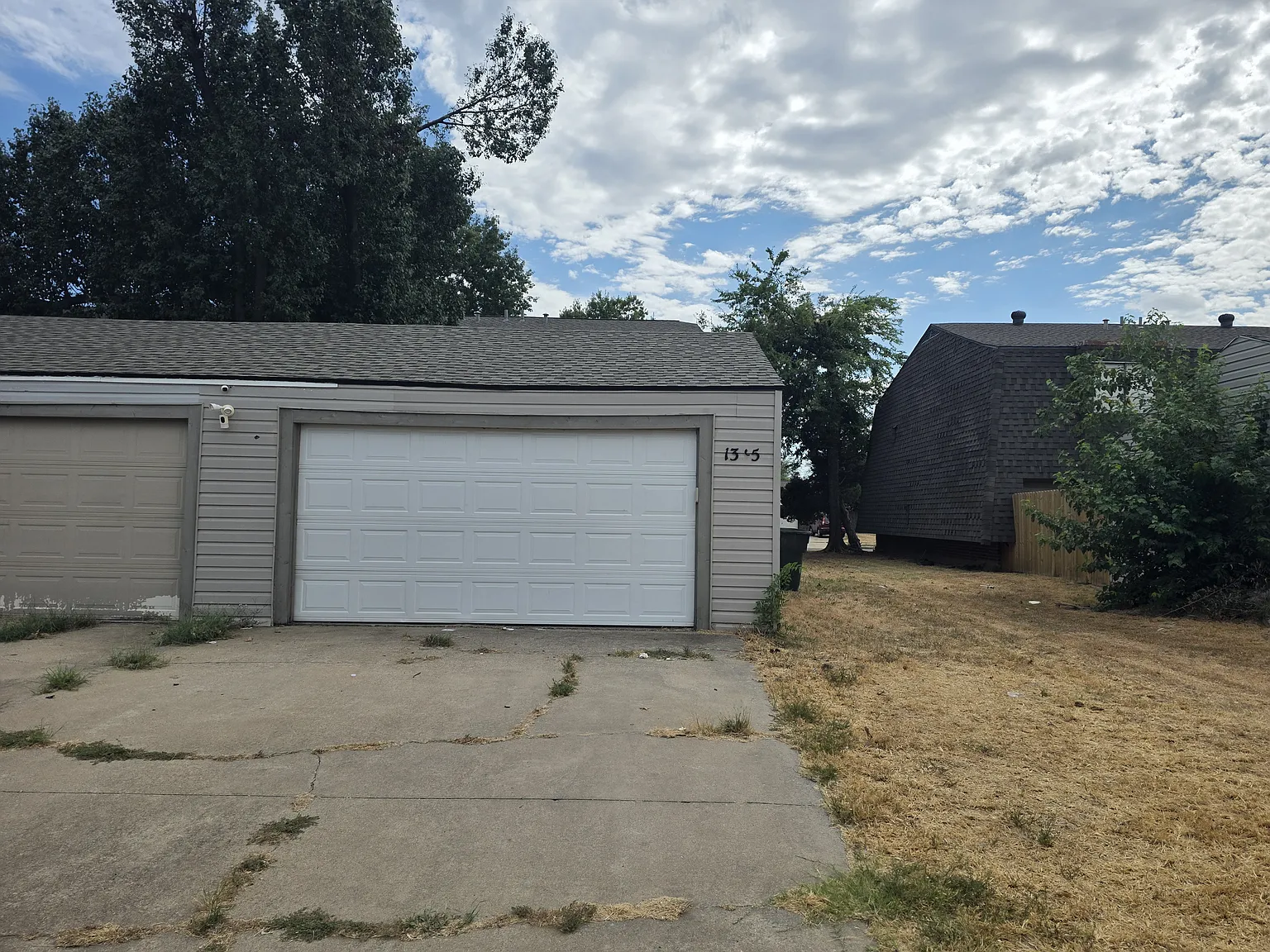 2 bed, 2.5 bath, 1332 sqft, $1,200 — Photo 2