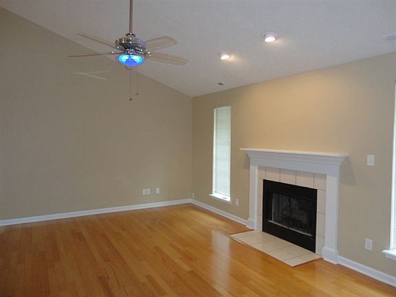 3rd image of 6407 Barberry Dr