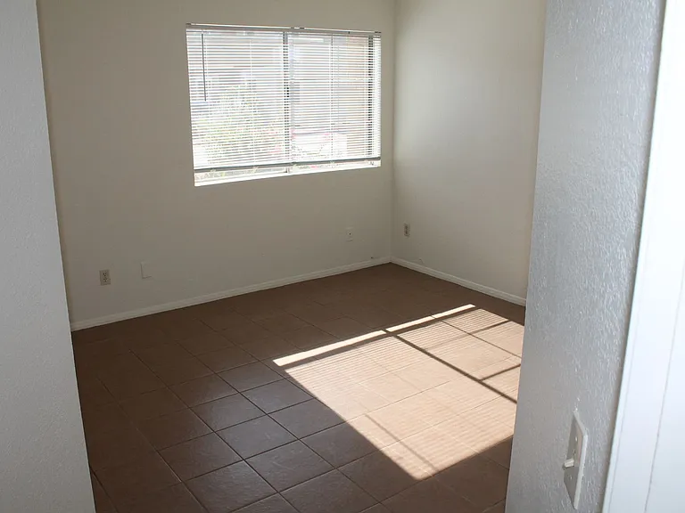 10815 N 15th Ln — Photo 7