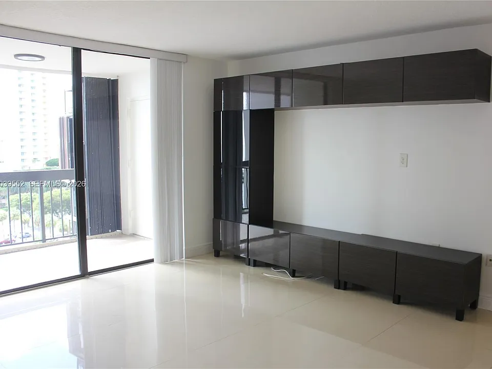 2333 Brickell Ave #1004