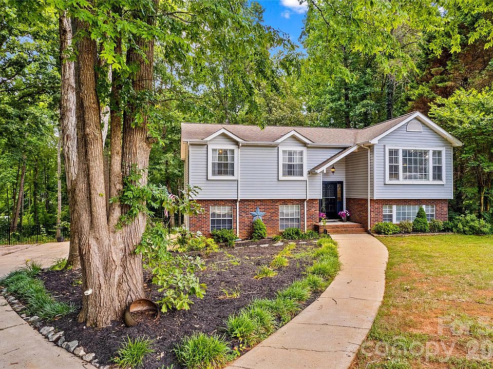 1st image of 135 Chapel Ct