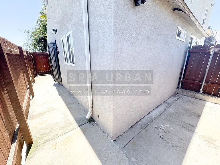 2760.5 Broadway — Photo 9