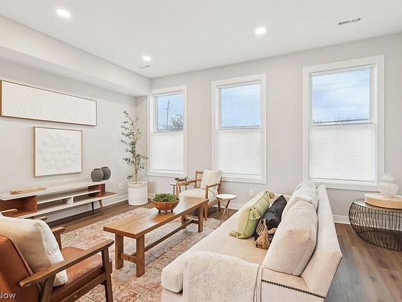 4th image of 11218 N Park Pl