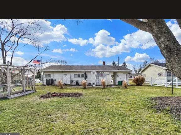 5th image of 827 Fireside Rd