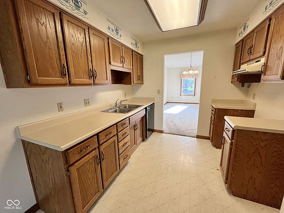 4th image of 823 Freedom Dr