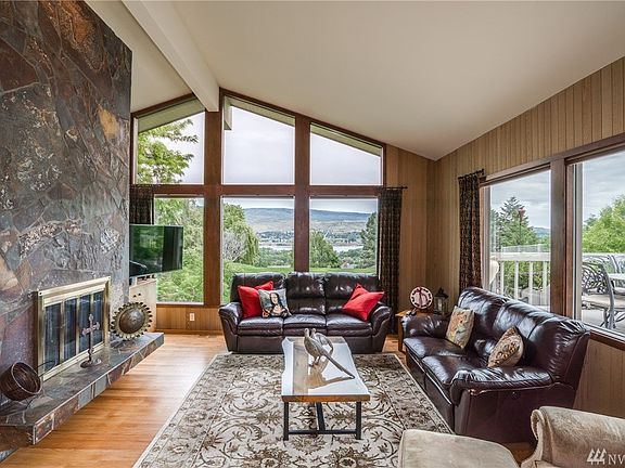 Views of the Columbia River from the Living Room
