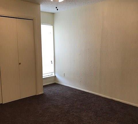 3rd image of 1009 Country Aire Dr