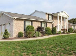 202 Lexington Pl, Uniontown, PA 15401