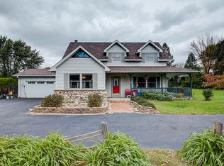 W332N5394 Solveson Dr, Nashotah, WI 53058