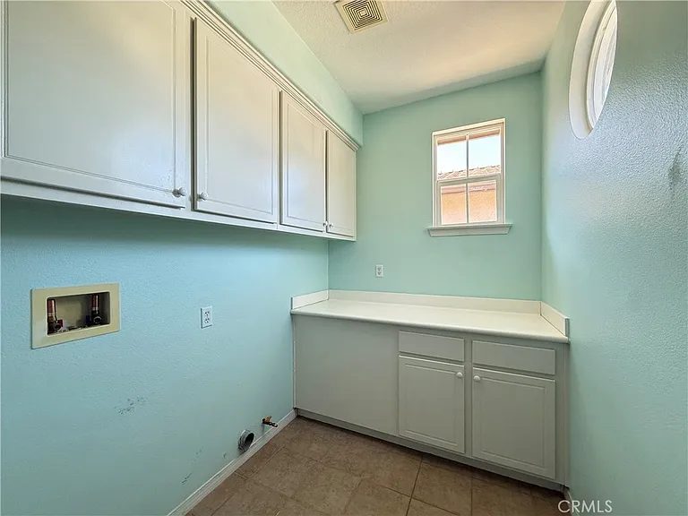 27949 Breakwater Ct — Photo 17