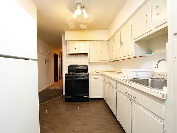 4th image of 8718 169th St