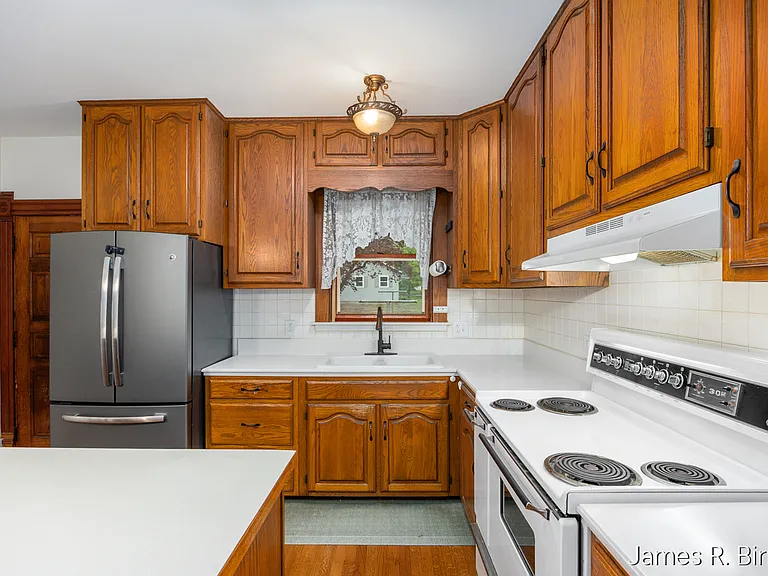 529 Avery St — Photo 11